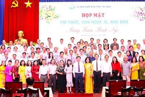 Phát huy vai trò đội ngũ trí thức, văn nghệ sĩ và báo chí trong phát triển địa phương