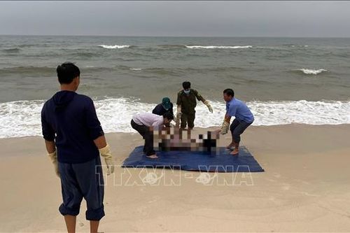 Tìm thấy thi thể du khách mất tích khi đi tắm biển Nhật Lệ