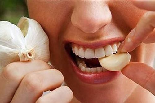 Thường xuyên ăn tỏi sống có lợi gì cho sức khỏe?