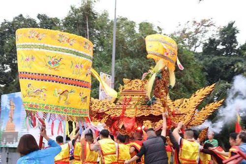 Hàng nghìn người về khai hội Từ Lương Xâm