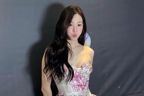 Tiffany Young lộ nhẫn nổi bật sau khi đăng ký kết hôn với với Byun Yo Han