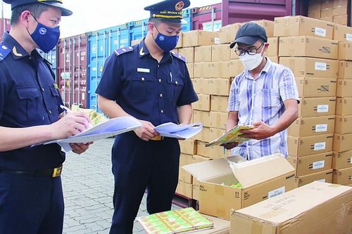Hải quan được 'chặn' hàng ngay cửa khẩu khi phát hiện dấu hiệu nghi vấn hàng giả