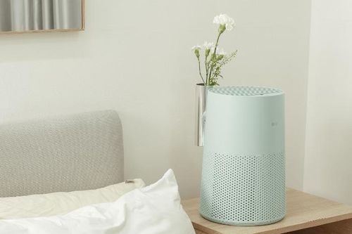 LG ra mắt PuriCare AeroMini: Máy lọc không khí cá nhân, kết nối thông minh