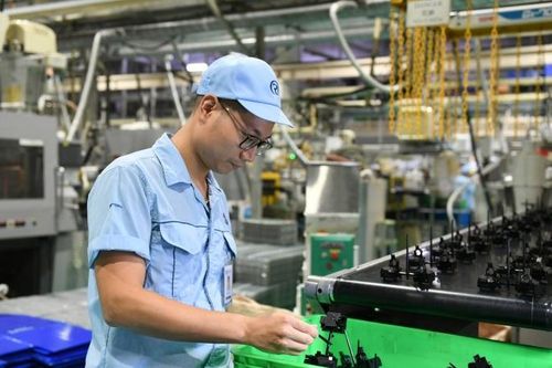 Đơn hàng ngành sản xuất tiếp tục tăng