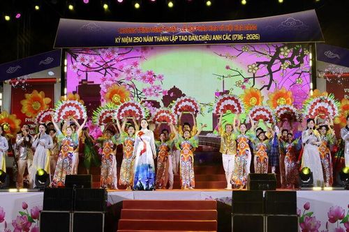 Chương trình nghệ thuật lễ hội pháo hoa và hội hoa đăng kỷ niệm 290 năm thành lập Tao đàn Chiêu Anh Các