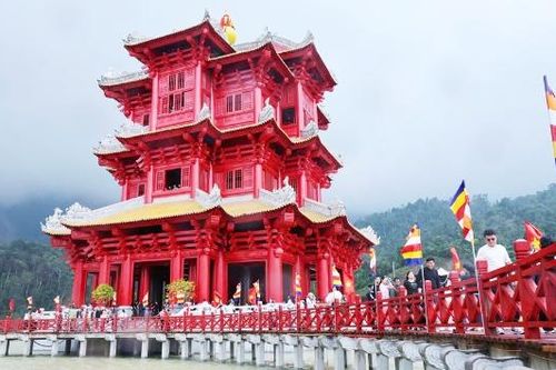 Tháp chuông Hoa Nghiêm, Khu du lịch tâm linh - sinh thái Tây Yên Tử hút khách tham quan