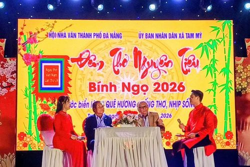 Đêm thơ Nguyên tiêu 'Trước biển lớn: Quê hương - Tiếng thơ, nhịp sống'