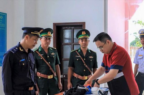 Góp sức giữ nhịp giao thương cửa khẩu