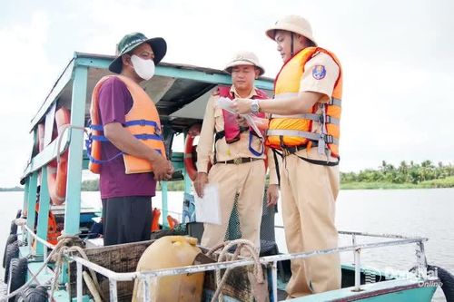 Ðảm bảo an toàn trên sông trong mùa lễ hội