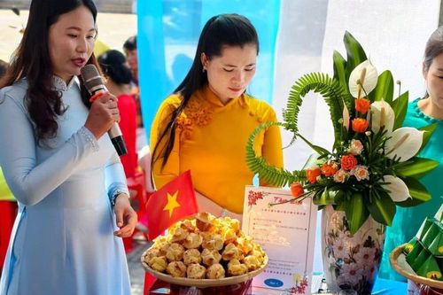 Giữ hương vị quê nhà qua hội thi 'Trưng bày mâm bánh truyền thống'