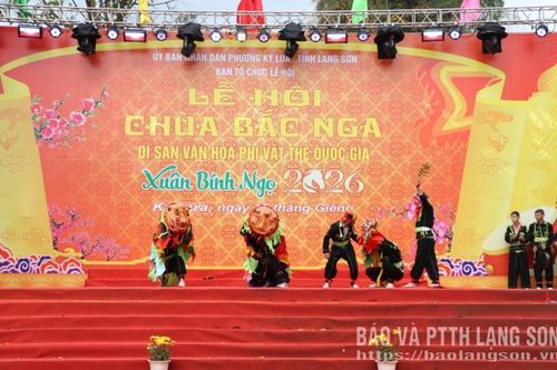 Đông đảo người dân và du khách thập phương dự lễ hội chùa Bắc Nga