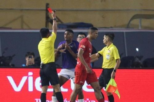 Hà Nội FC mất hai trụ cột quan trọng trước trận derby Thủ đô với CAHN
