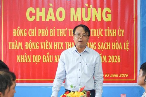 Phó Bí thư Thường trực Tỉnh ủy Lâm Đồng Đặng Hồng Sỹ thăm HTX Thanh long sạch Hòa Lệ
