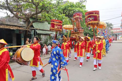 Rộn ràng lễ cầu ngư và ra quân đánh bắt hải sản ở làng biển Cảnh Dương
