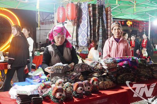 Chợ đêm Na Rì