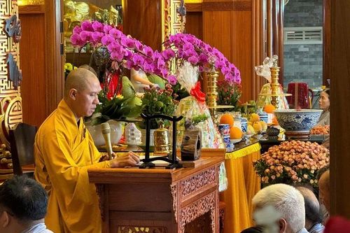 Đắk Lắk: Hơn 200 Phật tử tham dự khóa tu Bát quan trai tại chùa Ân Quang