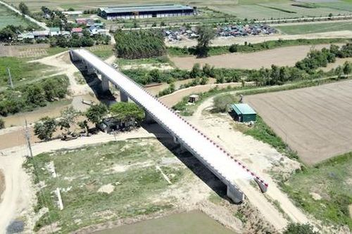 Đắk Lắk: Tiếp tục thi công hoàn thiện cầu hơn 30 tỷ đồng sau nhiều năm 'đắp chiếu'