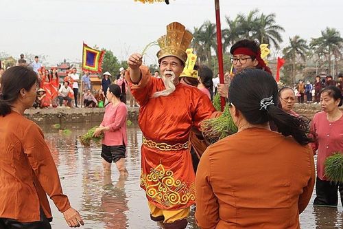 Phú Thọ: Lễ hội 'Vua Hùng dạy dân cấy lúa'