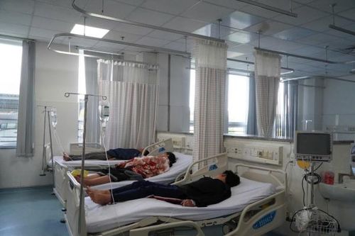 Liên tiếp 2 vụ ngộ độc sau khi ăn bánh mì tại TP Hồ Chí Minh