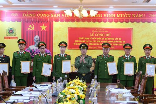Công an tỉnh tiếp nhận và điều động 21 cán bộ về công tác tại các xã biên giới
