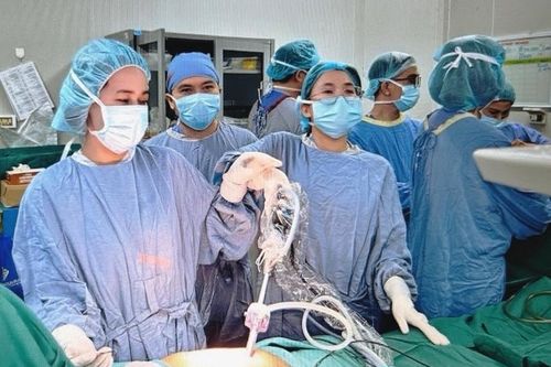 Đau bụng âm ỉ kèm vàng da nhẹ, đi khám phát hiện 2 bệnh ung thư cùng lúc