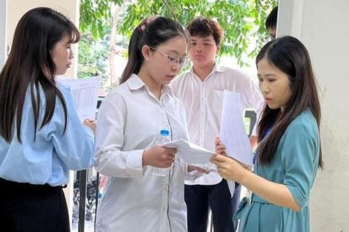Tuyển sinh lớp 10 tư thục: Vì sao không được thu tiền giữ chỗ?