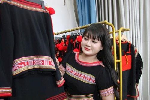Nàng 9X 'thổi hồn' hiện đại vào di sản Ê Đê