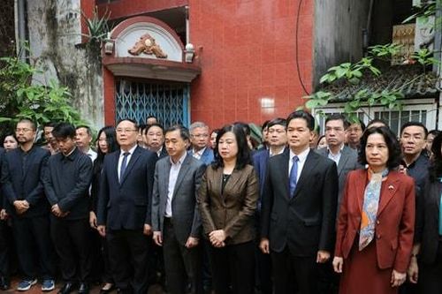 Ngành Y tế dâng hương tưởng niệm các Đại danh y tại Y Miếu Thăng Long