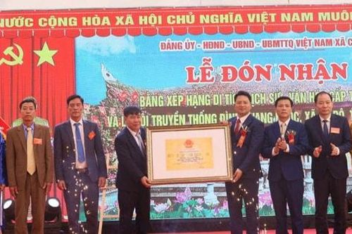 Cổ Đô đón nhận Bằng xếp hạng Di tích lịch sử, văn hóa cấp thành phố đình Quang Ngọc