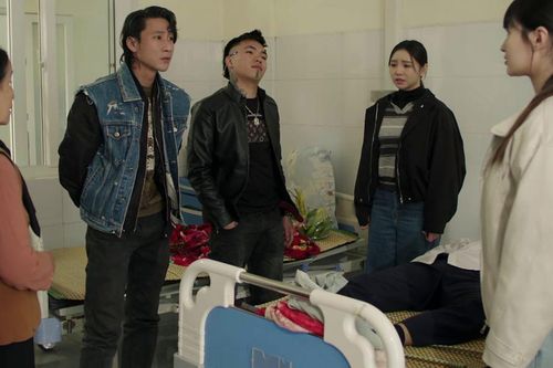 Thương (Quỳnh Kool) bị nhóm côn đồ 'tống tiền'