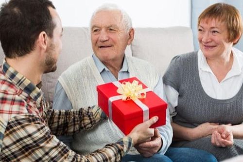 Tại sao về già, con cho tiền thì cứ cầm nhưng đừng làm việc này?: Cha mẹ yêu con phải tính kế lâu dài
