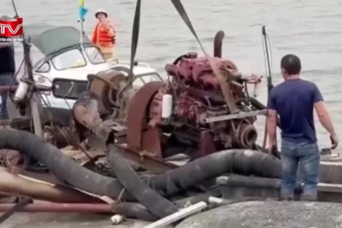 Phát hiện, xử lý tàu hút cát 'không phép' trên sông Cầu
