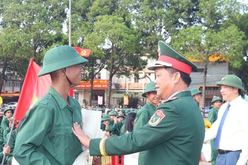 Thanh niên Đắk Lắk hăng hái lên đường nhập ngũ: Vững bước tiếp nối truyền thống anh hùng