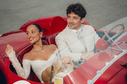 Tay đua F1 rước dâu cùng Ferrari và đồng hồ 320.000 USD