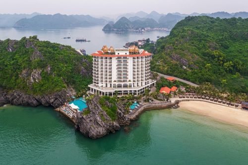 Khách sạn 4-5 sao 'thi nhau' đổi chủ