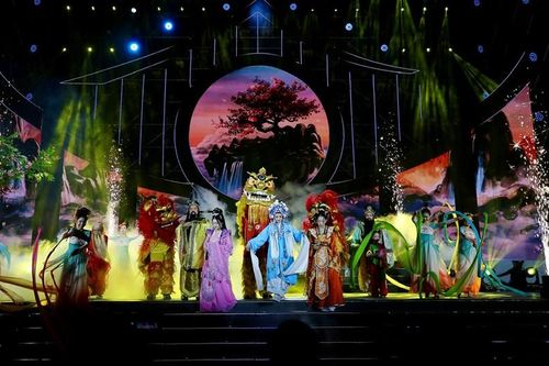 Rộn rã 'Ngày Tết Nguyên Tiêu' đêm rằm đầu Xuân Bính Ngọ 2026