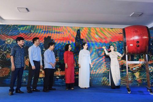 Thi ca Phương Nam và tiếng gọi từ siêu đô thị mới