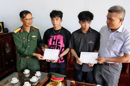 Anh em song sinh viết tiếp truyền thống