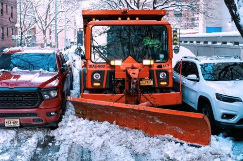 Xe ủi tuyết công nghệ cao và AI giúp các thành phố dọn dẹp sau bão lớn