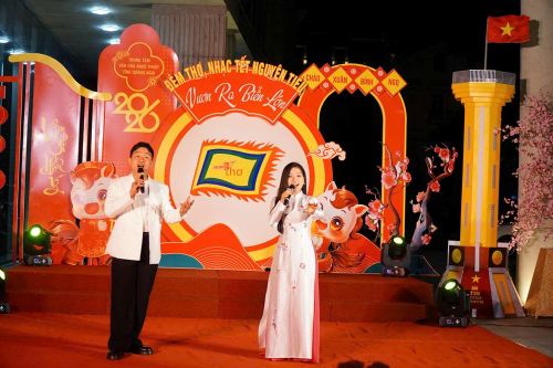 'Vươn ra biển lớn' – Đêm thơ bừng sáng khát vọng quê hương