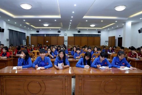 Trang bị kiến thức dinh dưỡng cho cầu thủ trẻ