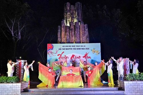 Đêm thơ Nguyên tiêu 'Xuân giao hòa' thăng hoa của thi ca và nghệ thuật