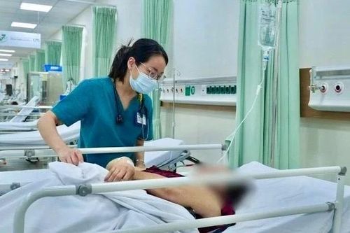 Bộ Y tế vào cuộc vụ nghi ngộ độc thực phẩm sau ăn bánh mì tại Thành phố Hồ Chí Minh