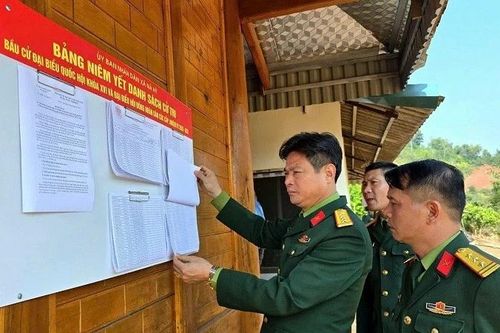 Lực lượng vũ trang Điện Biên thi đua lập thành tích chào mừng 'Ngày hội non sông'