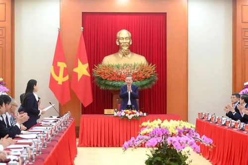 Tổng Bí thư Tô Lâm chủ trì làm việc với các Tổ Biên tập về tổng kết 100 năm Đảng lãnh đạo cách mạng Việt Nam và 40 năm thực hiện Cương lĩnh xây dựng đất nước