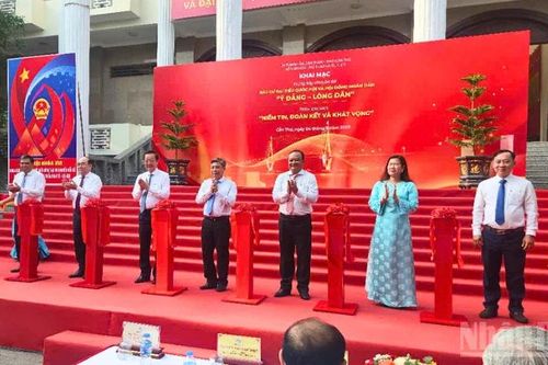 Cần Thơ khai mạc trưng bày chuyên đề Bầu cử đại biểu Quốc hội và Hội đồng nhân dân
