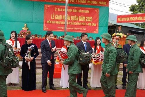 Thái Nguyên tổ chức giao, nhận quân trang trọng, nhanh gọn