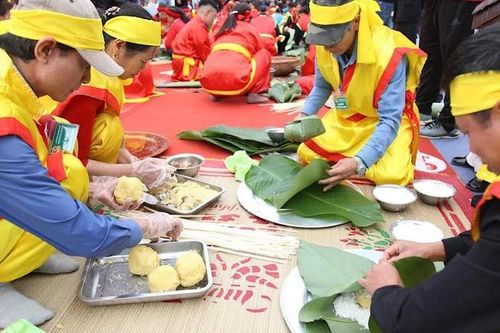 Sôi nổi Hội thi bánh chưng, bánh giầy tại Lễ hội mùa Xuân Côn Sơn - Kiếp Bạc