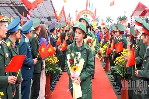 Khí thế lên đường tại Điểm giao quân số 8