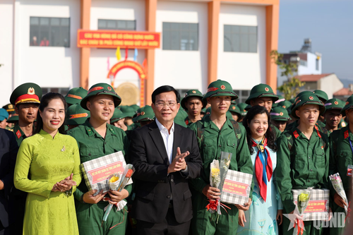 Lâm Đồng tổ chức Lễ giao nhận quân trang trọng, an toàn